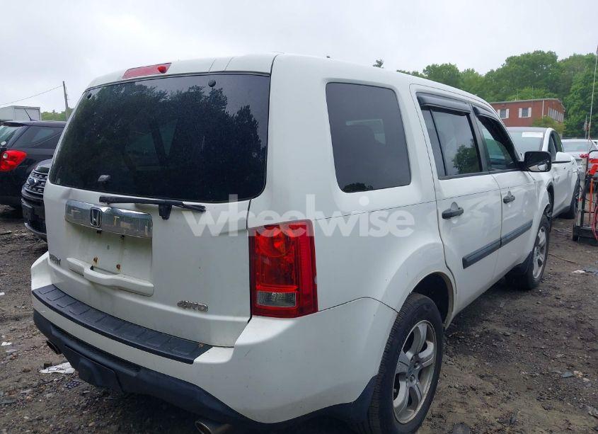 Photo 4 of 2014 Honda Pilot LX (VIN 5FNYF4H26EB017330)