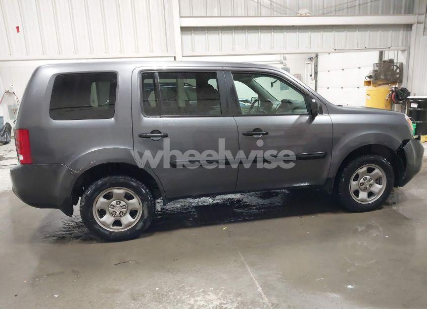 Photo 13 of 2015 Honda Pilot LX (VIN 5FNYF4H26FB022030)