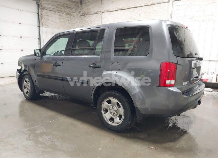 Photo 3 of 2015 Honda Pilot LX (VIN 5FNYF4H26FB022030)