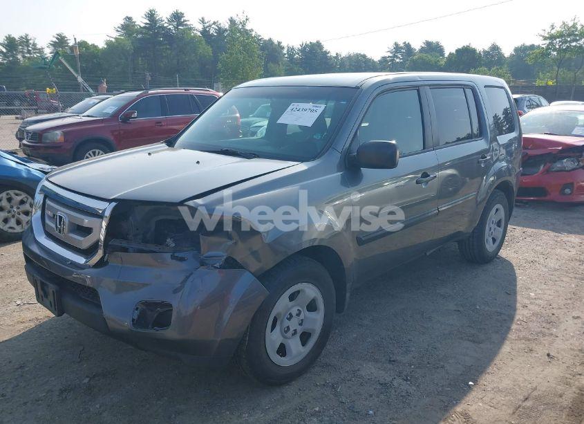 Photo 2 of 2011 Honda Pilot LX (VIN 5FNYF4H27BB003304)