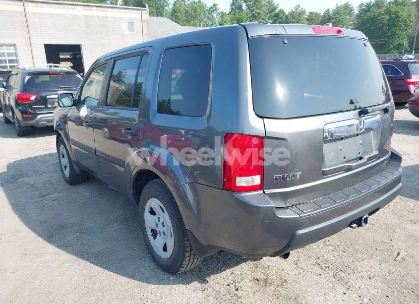 Photo 3 of 2011 Honda Pilot LX (VIN 5FNYF4H27BB003304)