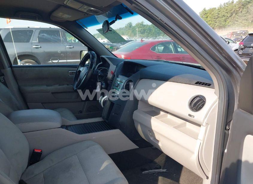 Photo 5 of 2011 Honda Pilot LX (VIN 5FNYF4H27BB003304)