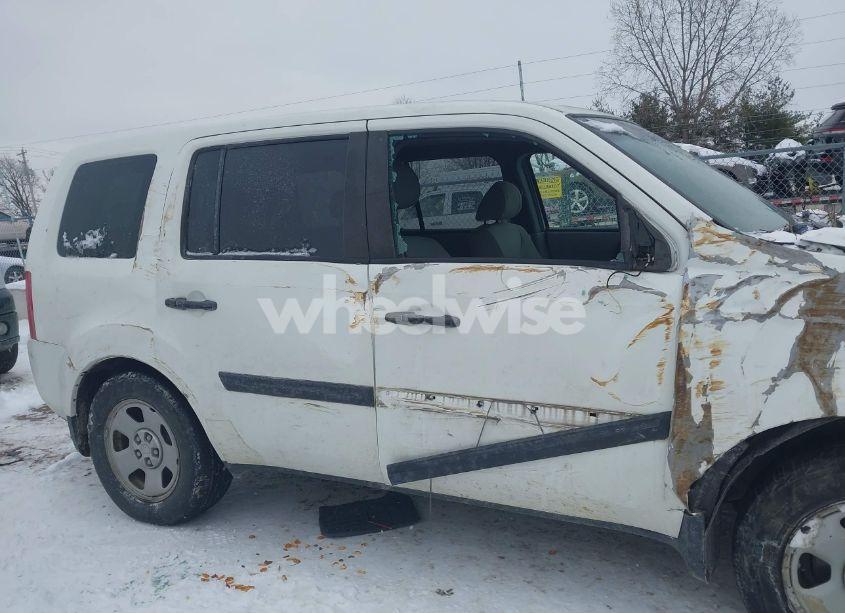 Photo 13 of 2011 Honda Pilot LX (VIN 5FNYF4H27BB067701)