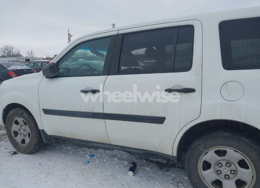 Photo 14 of 2011 Honda Pilot LX (VIN 5FNYF4H27BB067701)