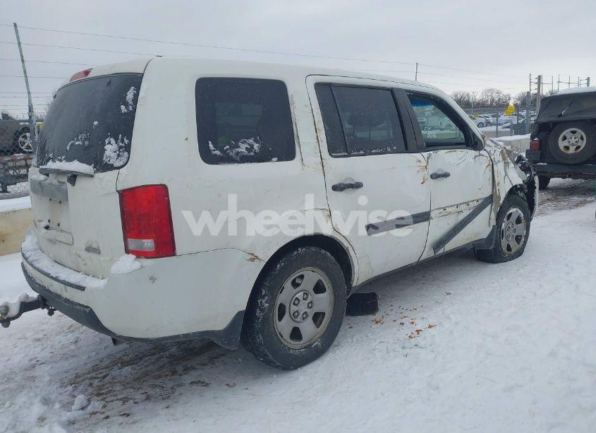 Photo 4 of 2011 Honda Pilot LX (VIN 5FNYF4H27BB067701)