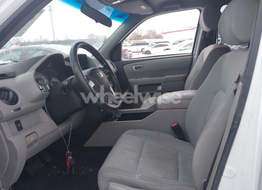 Photo 5 of 2011 Honda Pilot LX (VIN 5FNYF4H27BB067701)