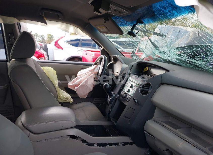 Photo 5 of 2011 Honda Pilot LX (VIN 5FNYF4H27BB097300)