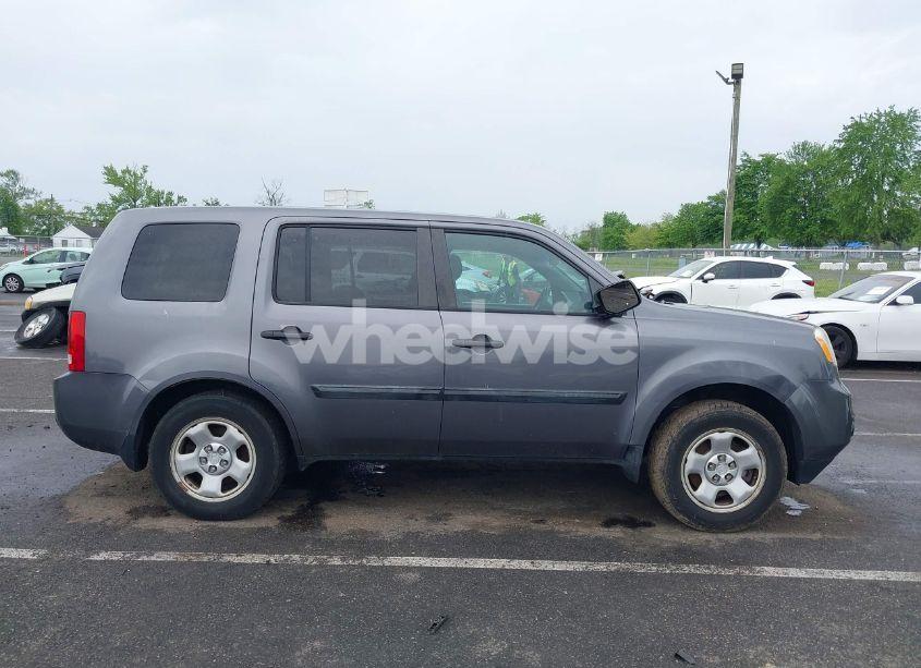 Photo 13 of 2014 Honda Pilot LX (VIN 5FNYF4H27EB004568)