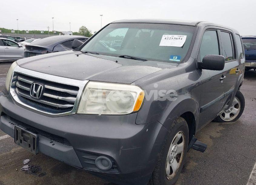 Photo 2 of 2014 Honda Pilot LX (VIN 5FNYF4H27EB004568)