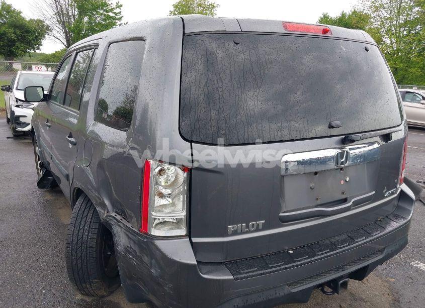 Photo 3 of 2014 Honda Pilot LX (VIN 5FNYF4H27EB004568)