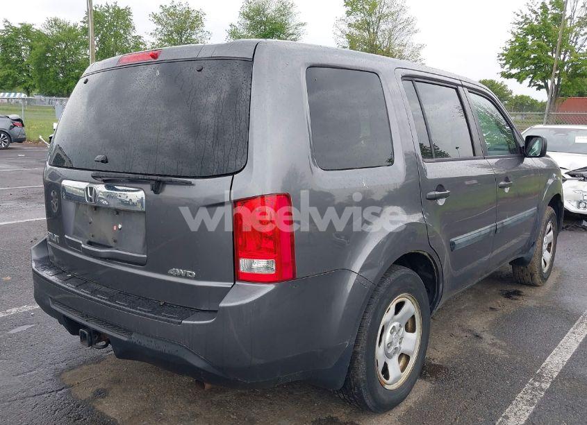 Photo 4 of 2014 Honda Pilot LX (VIN 5FNYF4H27EB004568)