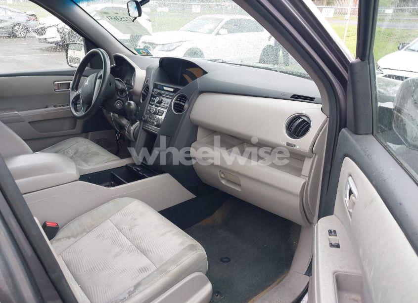 Photo 5 of 2014 Honda Pilot LX (VIN 5FNYF4H27EB004568)