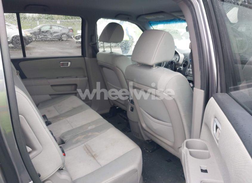 Photo 8 of 2014 Honda Pilot LX (VIN 5FNYF4H27EB004568)