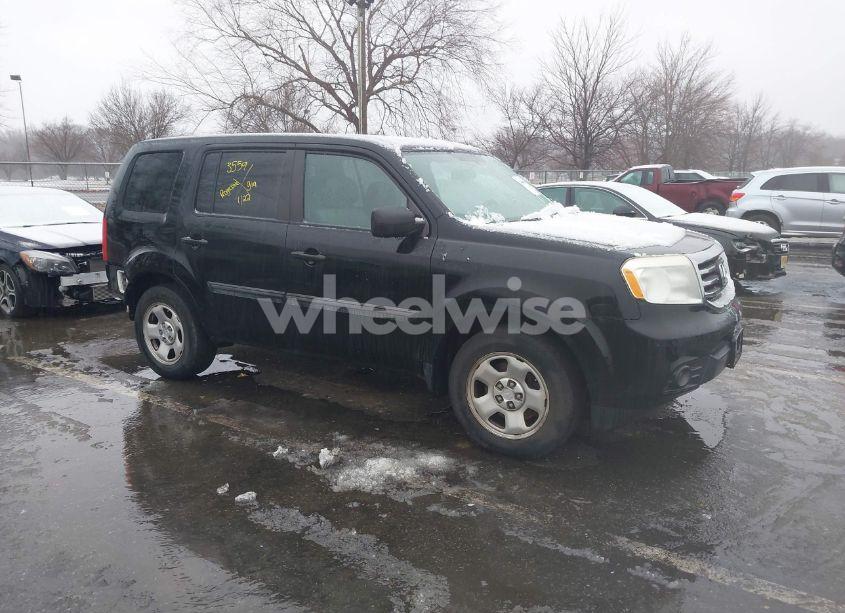 2015 Honda Pilot LX (VIN 5FNYF4H27FB020075) main photo