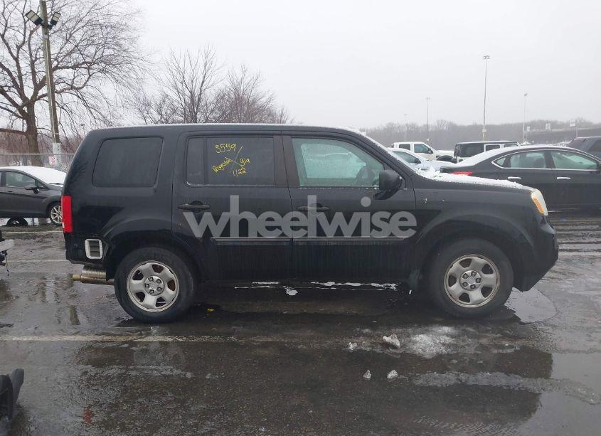 Photo 13 of 2015 Honda Pilot LX (VIN 5FNYF4H27FB020075)