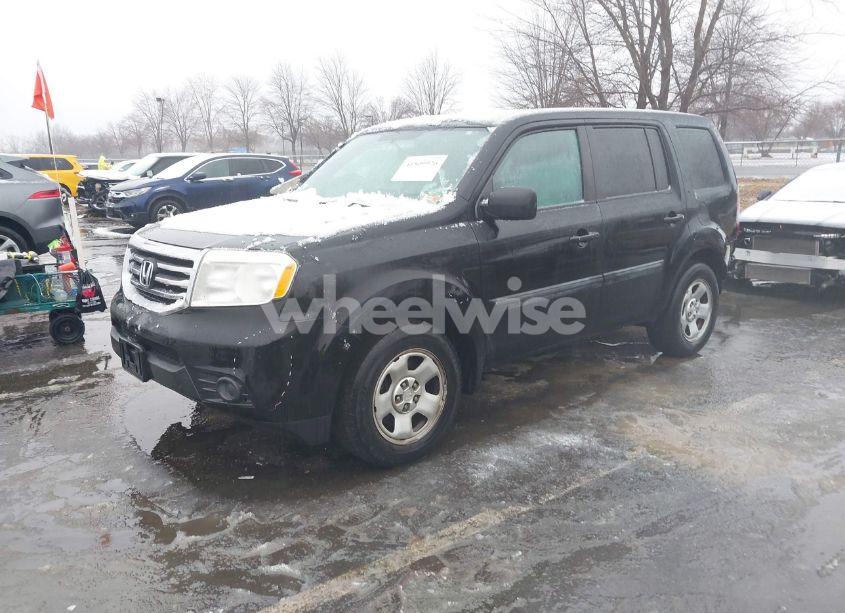 Photo 2 of 2015 Honda Pilot LX (VIN 5FNYF4H27FB020075)