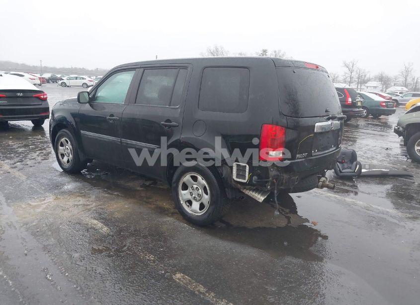 Photo 3 of 2015 Honda Pilot LX (VIN 5FNYF4H27FB020075)