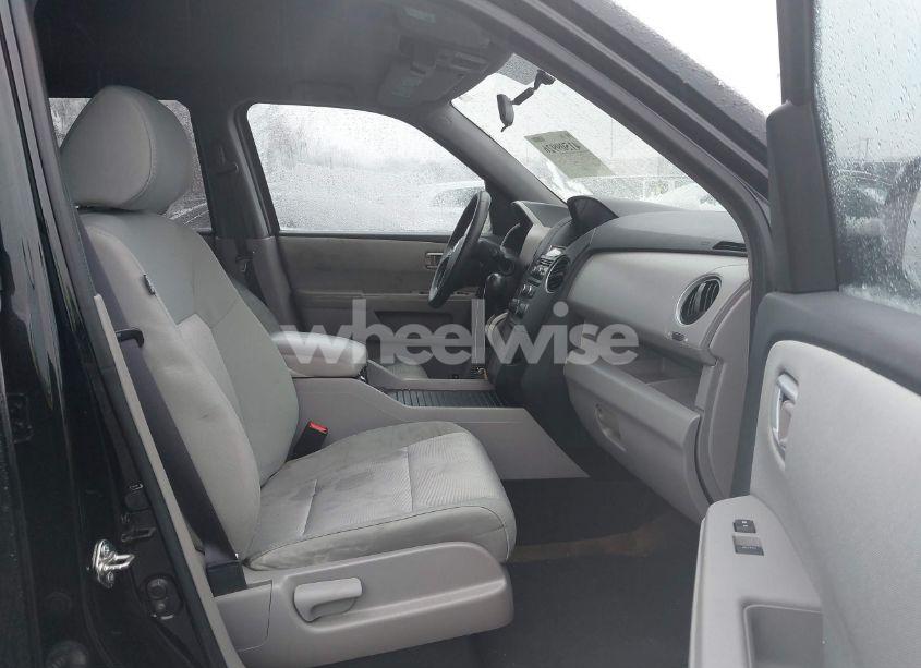 Photo 5 of 2015 Honda Pilot LX (VIN 5FNYF4H27FB020075)