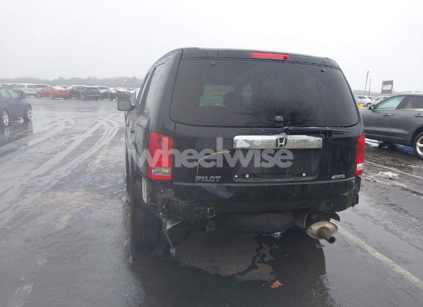 Photo 6 of 2015 Honda Pilot LX (VIN 5FNYF4H27FB020075)