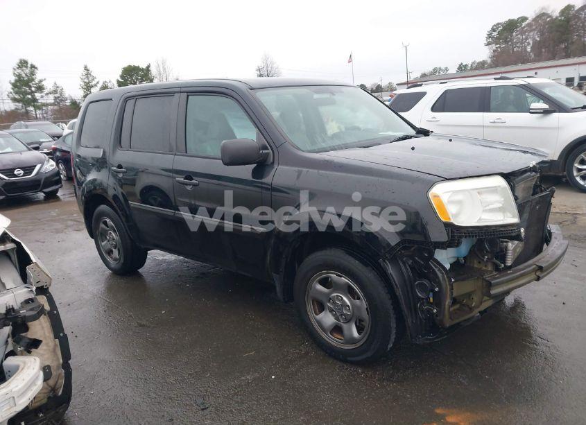 2015 Honda Pilot LX (VIN 5FNYF4H27FB049995) main photo
