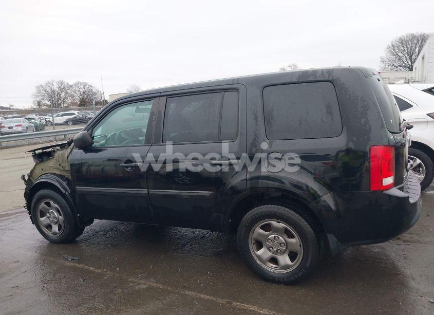Photo 15 of 2015 Honda Pilot LX (VIN 5FNYF4H27FB049995)