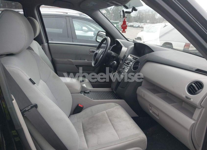 Photo 5 of 2015 Honda Pilot LX (VIN 5FNYF4H27FB049995)
