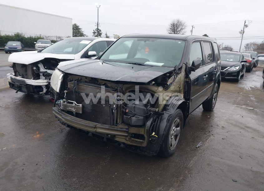 Photo 6 of 2015 Honda Pilot LX (VIN 5FNYF4H27FB049995)