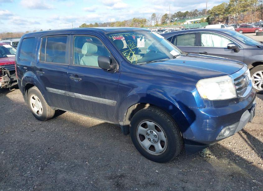 2015 Honda Pilot LX (VIN 5FNYF4H27FB062472) main photo