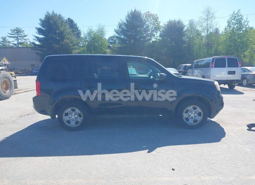 Photo 13 of 2015 Honda Pilot LX (VIN 5FNYF4H27FB071432)