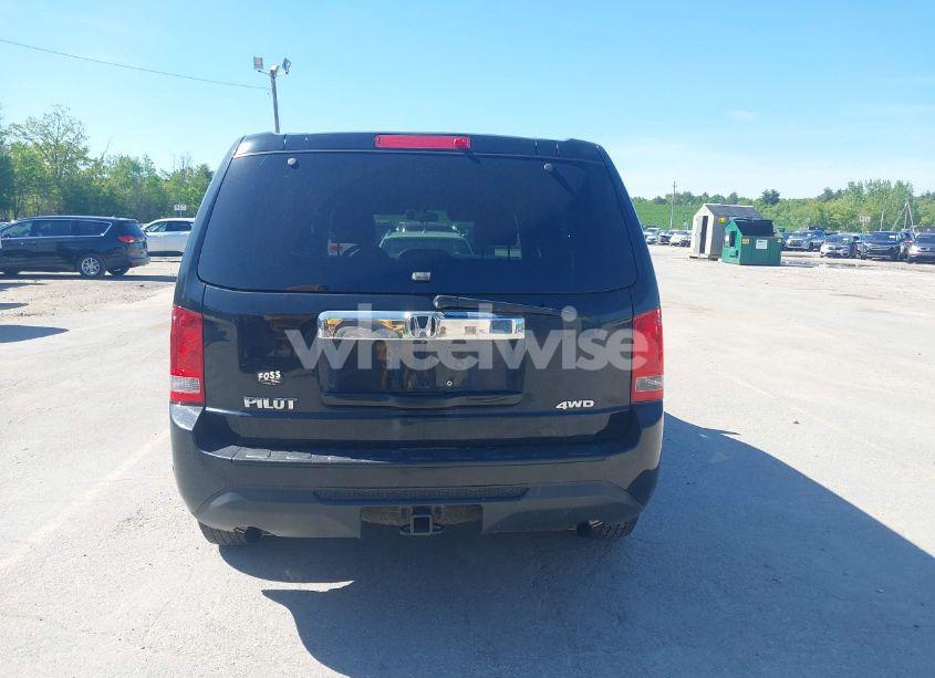 Photo 16 of 2015 Honda Pilot LX (VIN 5FNYF4H27FB071432)