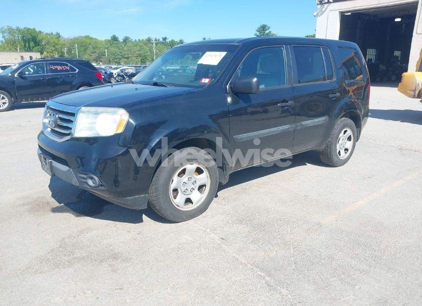 Photo 2 of 2015 Honda Pilot LX (VIN 5FNYF4H27FB071432)