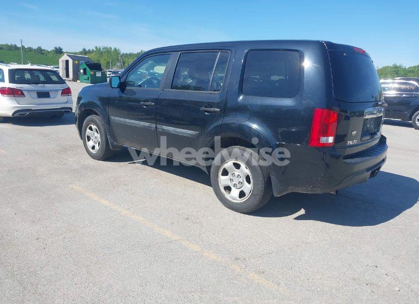 Photo 3 of 2015 Honda Pilot LX (VIN 5FNYF4H27FB071432)