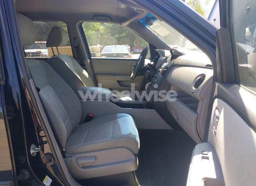Photo 5 of 2015 Honda Pilot LX (VIN 5FNYF4H27FB071432)