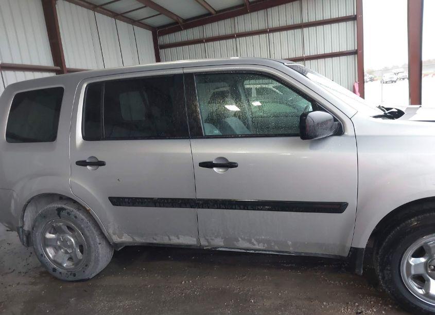 Photo 13 of 2010 Honda Pilot LX (VIN 5FNYF4H28AB032907)