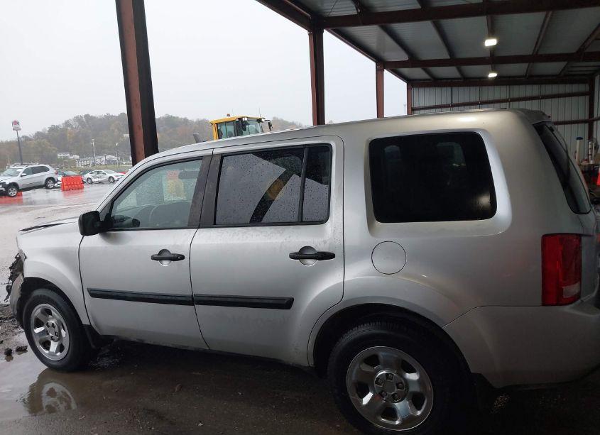 Photo 14 of 2010 Honda Pilot LX (VIN 5FNYF4H28AB032907)