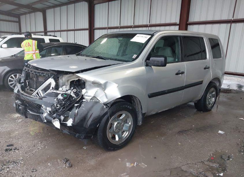 Photo 2 of 2010 Honda Pilot LX (VIN 5FNYF4H28AB032907)