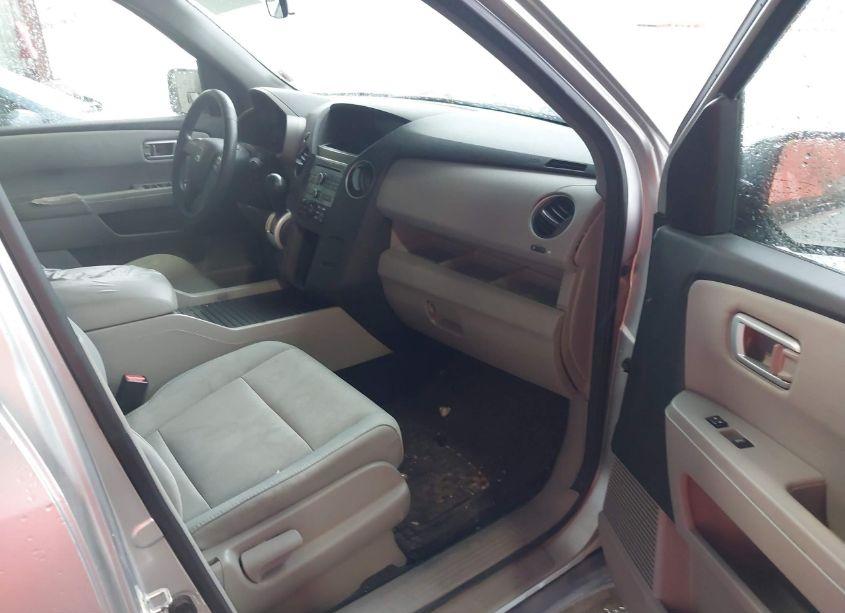 Photo 5 of 2010 Honda Pilot LX (VIN 5FNYF4H28AB032907)