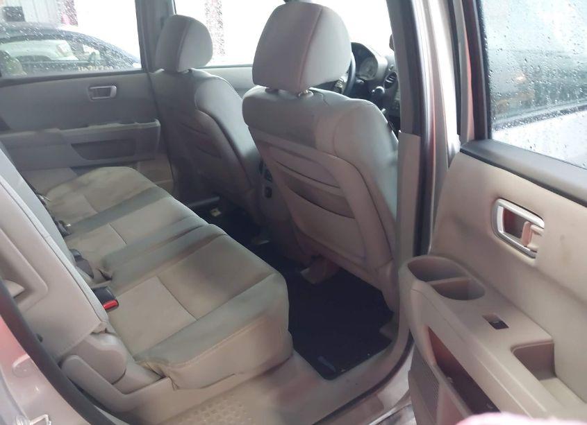 Photo 8 of 2010 Honda Pilot LX (VIN 5FNYF4H28AB032907)