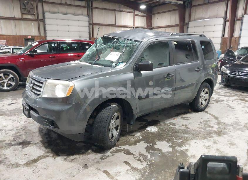 Photo 2 of 2013 Honda Pilot LX (VIN 5FNYF4H28DB069105)