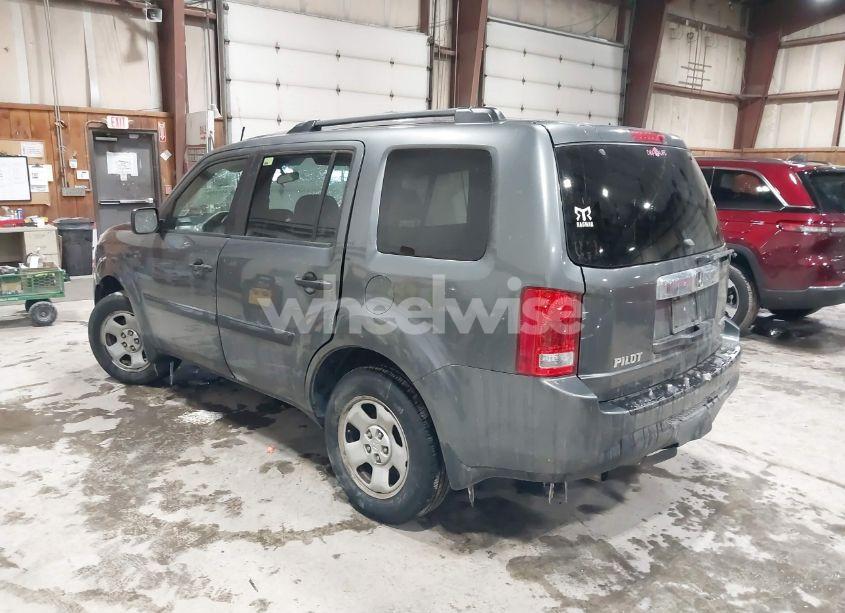 Photo 3 of 2013 Honda Pilot LX (VIN 5FNYF4H28DB069105)