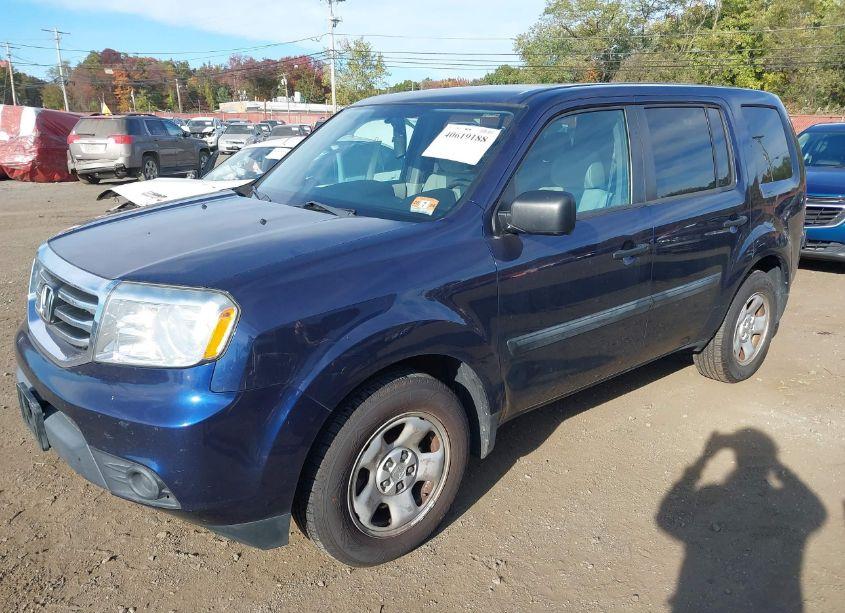 Photo 2 of 2014 Honda Pilot LX (VIN 5FNYF4H28EB018107)