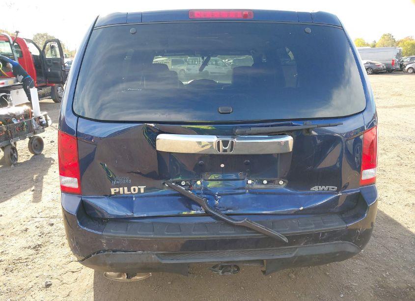 Photo 6 of 2014 Honda Pilot LX (VIN 5FNYF4H28EB018107)