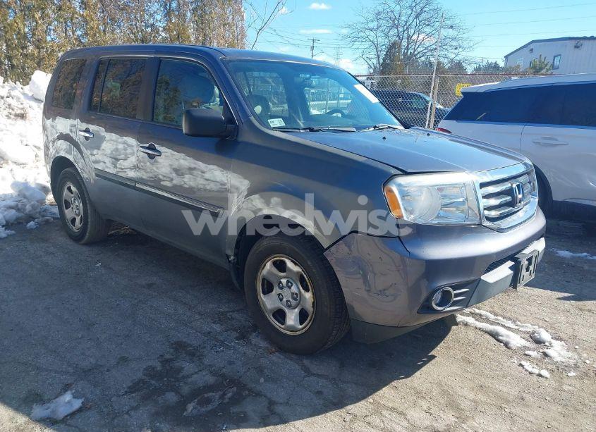 2015 Honda Pilot LX (VIN 5FNYF4H28FB076705) main photo