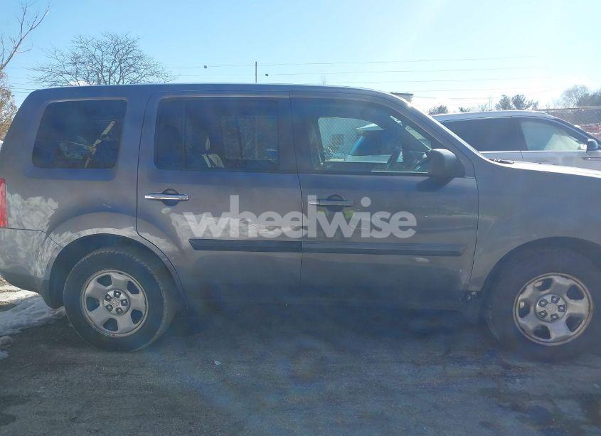 Photo 13 of 2015 Honda Pilot LX (VIN 5FNYF4H28FB076705)