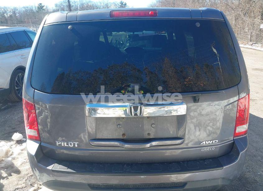 Photo 16 of 2015 Honda Pilot LX (VIN 5FNYF4H28FB076705)