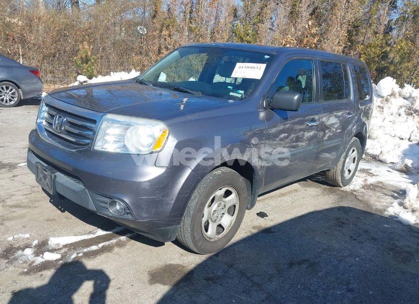 Photo 2 of 2015 Honda Pilot LX (VIN 5FNYF4H28FB076705)