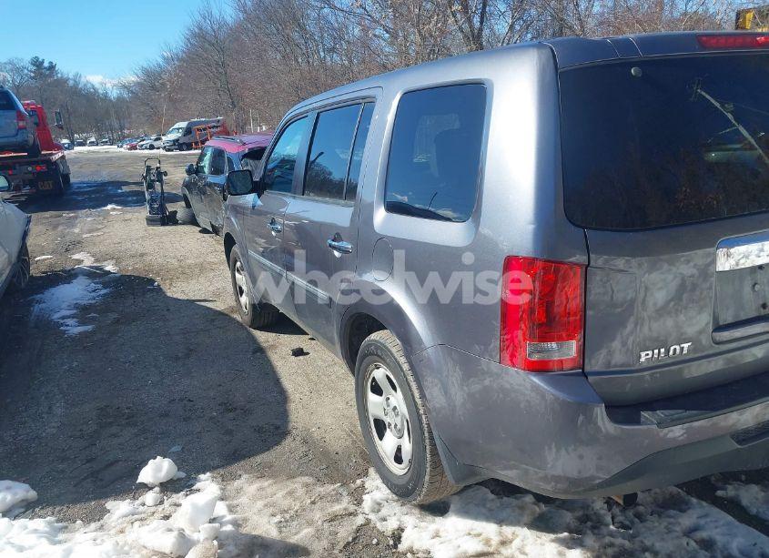 Photo 3 of 2015 Honda Pilot LX (VIN 5FNYF4H28FB076705)