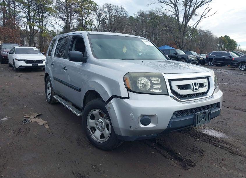 2010 Honda Pilot LX (VIN 5FNYF4H29AB038814) main photo