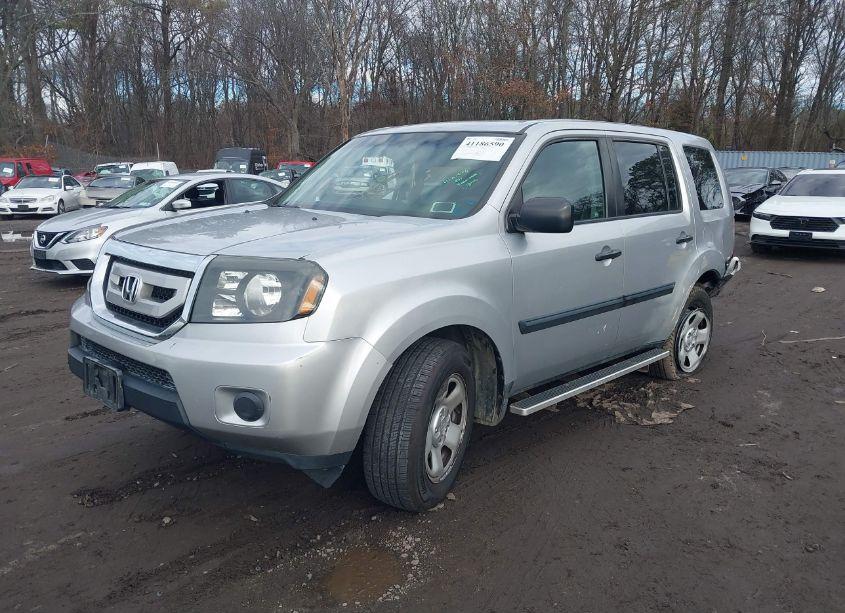 Photo 2 of 2010 Honda Pilot LX (VIN 5FNYF4H29AB038814)