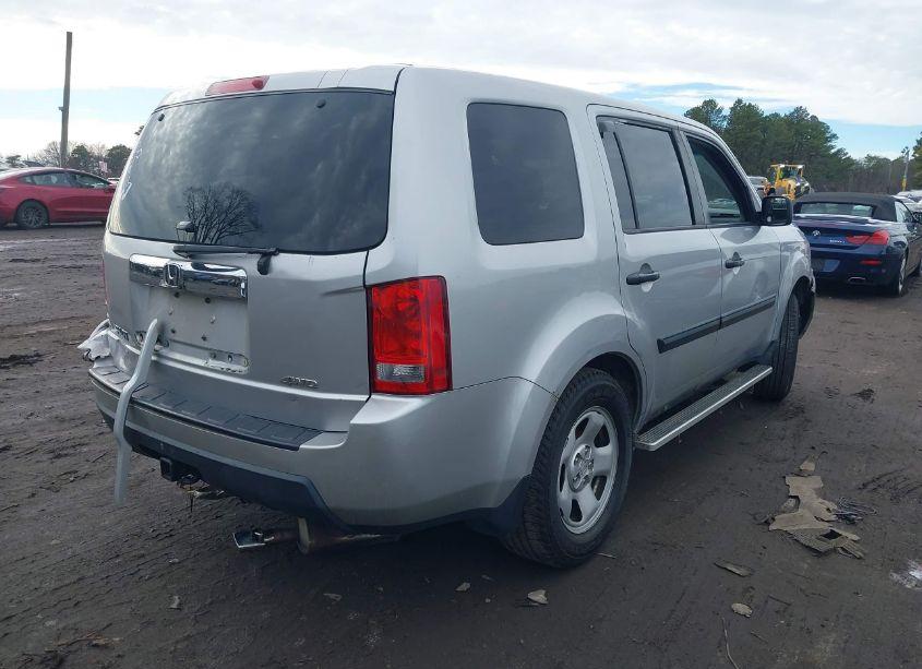 Photo 4 of 2010 Honda Pilot LX (VIN 5FNYF4H29AB038814)